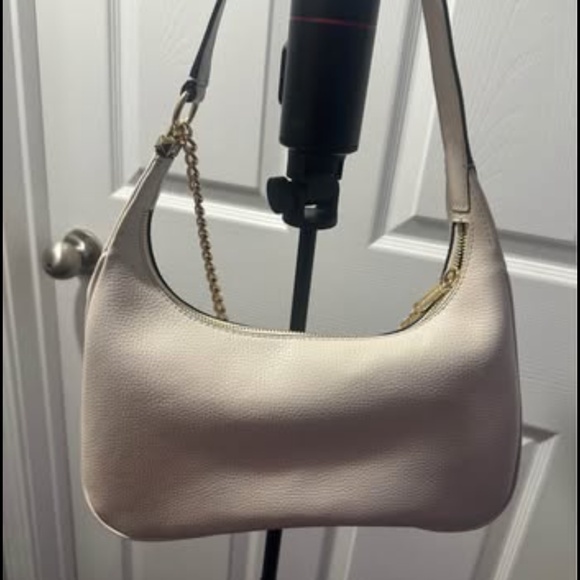 Michael Kors Lucinda Leather Shoulder Medium Handbag in Cream. - Picture 3 of 8